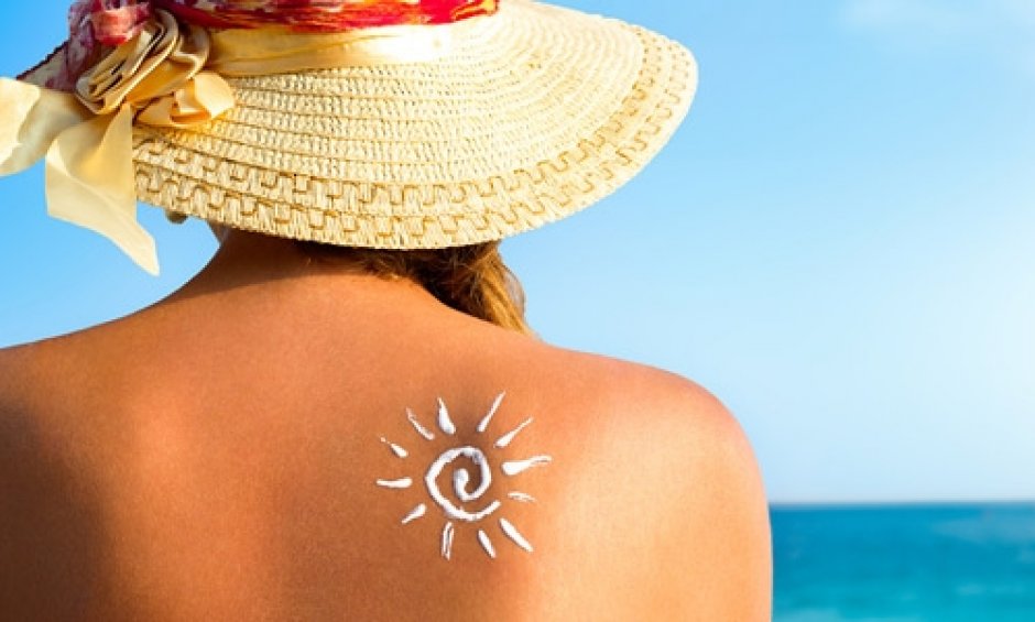 Ήλιος: Πότε γίνεται εχθρός για το δέρμα μας