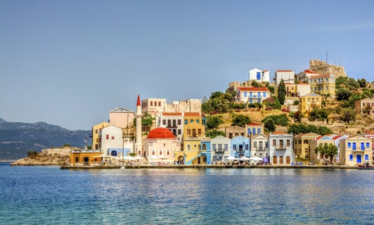 Οι κάτοικοι του Καστελόριζου πηγαίνουν σε Ρόδο και Τουρκία για απλές εξετάσεις