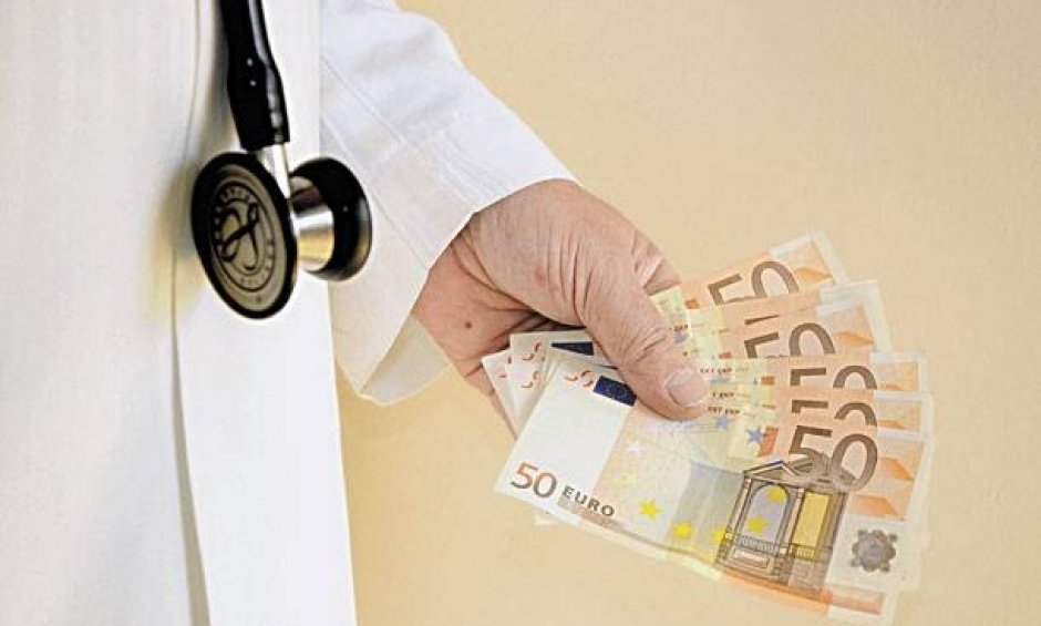 Σε επίσχεση εργασίας οι γιατροί  για τα δεδουλευμένα