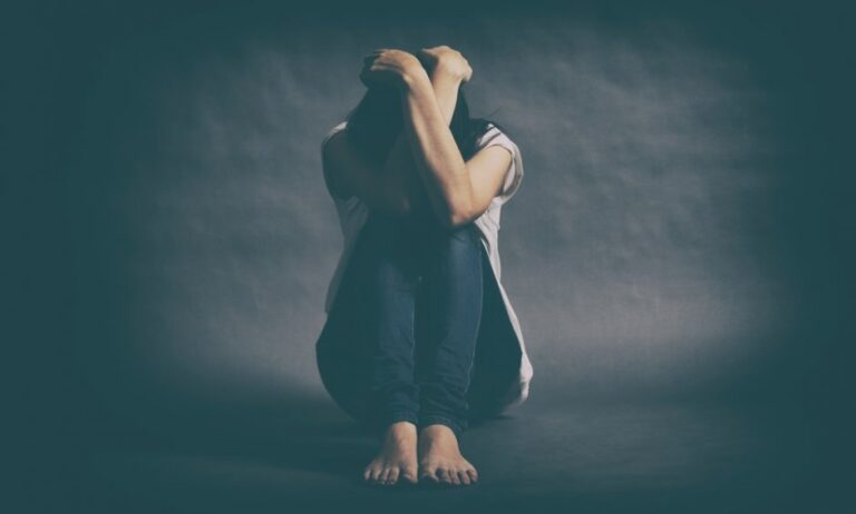 Κατάθλιψη: Μάθε μαζί με το φυσικοθεραπευτή σου, πώς να τονώνεις τη διάθεση σου χωρίς παρενέργειες!