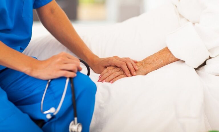 Υπεγράφη η ΚΥΑ για τη δωρεάν περίθαλψη των ανασφάλιστων