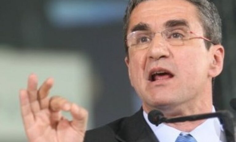 Τα έψαλε στους διοικητές νοσοκομείων ο Λοβέρδος