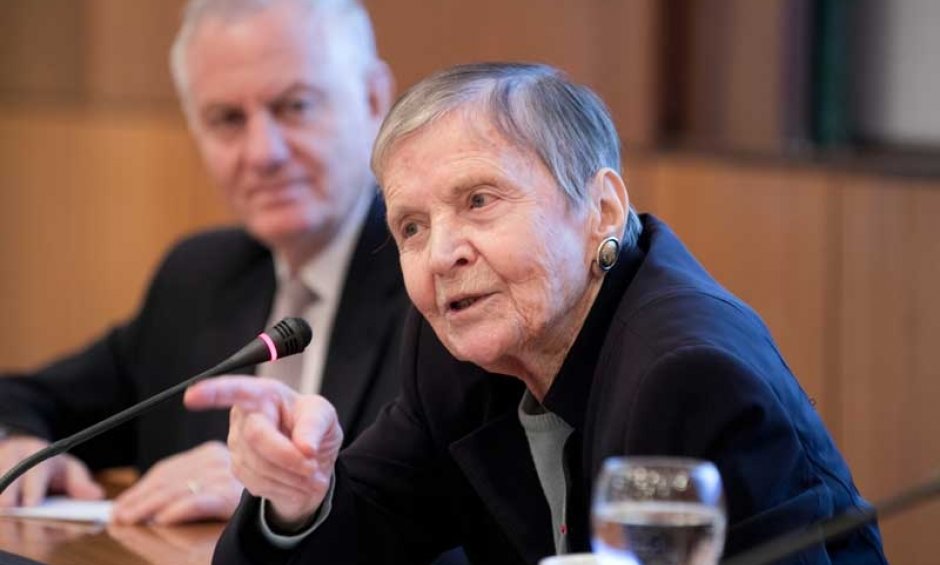 Όμιλος Υγεία: Ομιλία της Ελένης Γλύκατζη - Αρβελέρ με θέμα «Βυζάντιο η δική μας ιστορία»