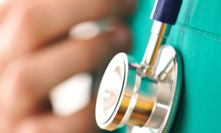 Τετράωρη στάση εργασίας στα δημόσια νοσοκομεία