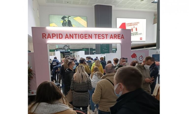 Έχετε δει τις ουρές για τεστ σε άλλες χώρες;