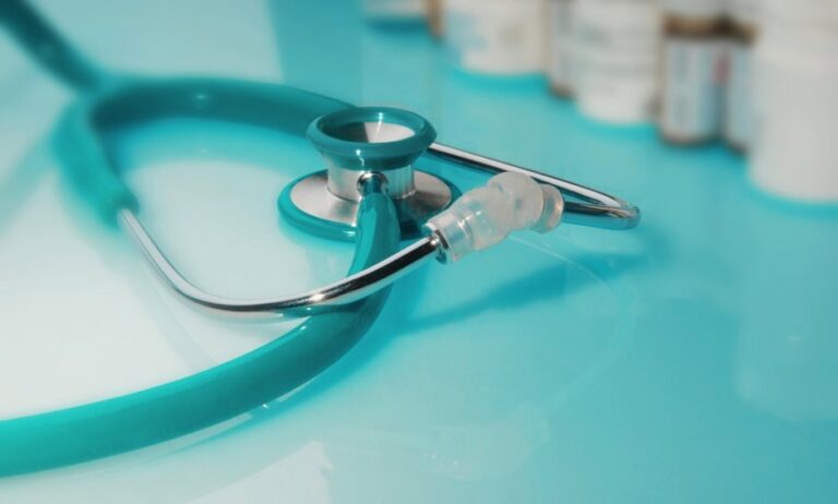 Μειωμένα τα έσοδα των ιδιωτικών υπηρεσιών υγείας το 2013