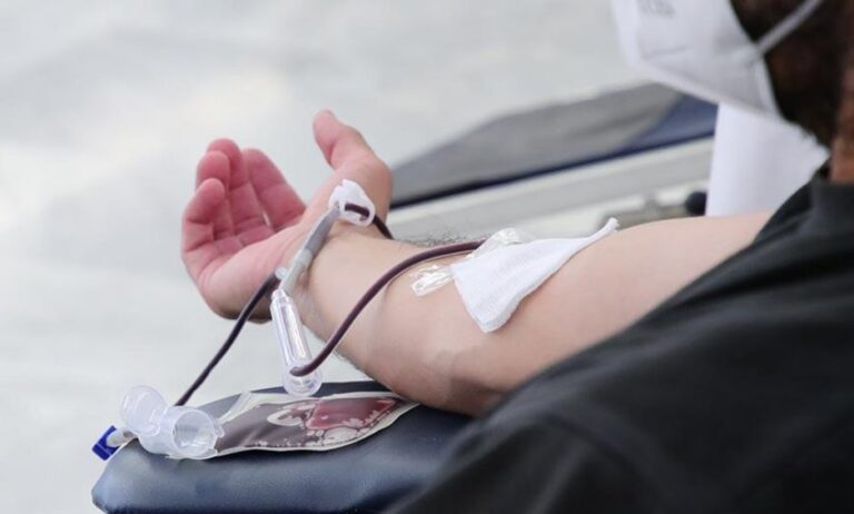 Η Ιατρική Σχολή Αθηνών συμμετέχει στο εθνικό πένθος και καλεί σε εθελοντική αιμοδοσία