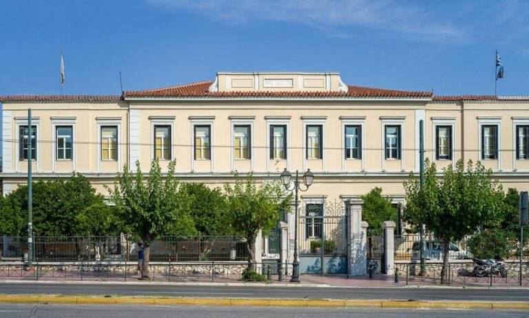 Γαλάζιο και ροζ φωταγωγήθηκε το Αρεταίειο για την Παγκόσμια Ημέρα Περιγεννητικής Απώλειας