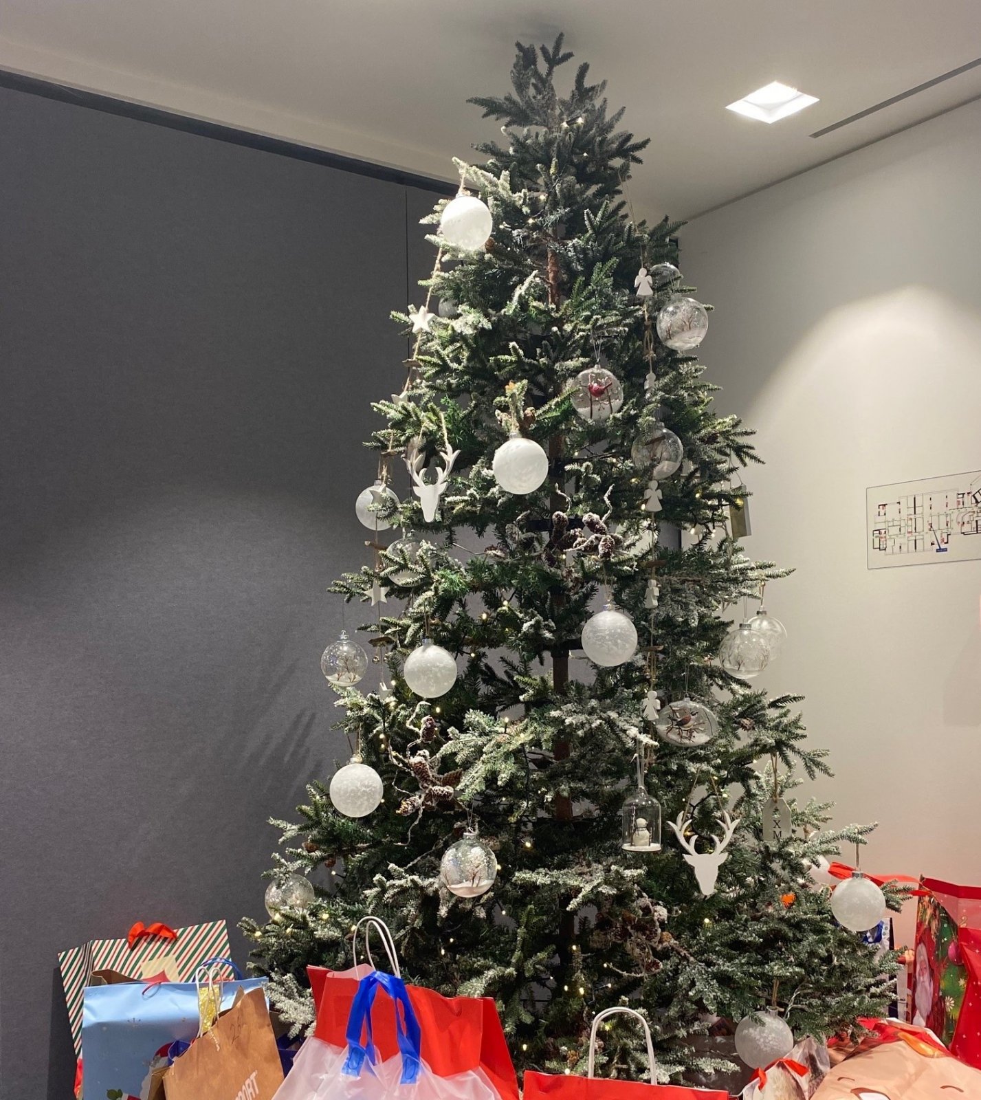 astellasxmas_tree-1