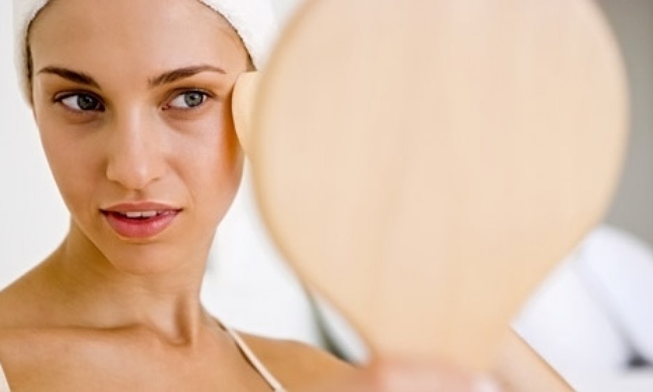 Τι πρέπει να προσέχουν το καλοκαίρι όσοι έχουν ακμή