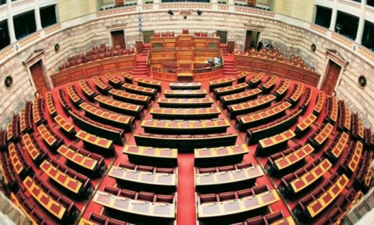 Υπόθεση Novartis: Σε εξέλιξη η συζήτηση στη Βουλή για την προανακριτική επιτροπή (live)