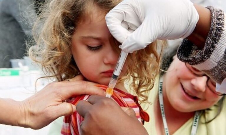 Παίδων  ΜΗΤΕΡΑ:Συνεχίζει το πρόγραμμα δωρεάν εμβολιασμού