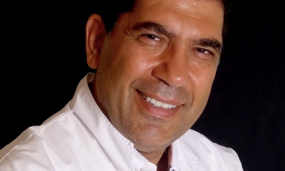 Νέα ανώδυνη τεχνική για πλούσιο ντεκολτέ και σφριγηλό στήθος μαζί με ανορθωμένους βραζιλιάνικους γλουτούς και καλλίγραμμα ψηλά πόδια από τον πλαστικό χειρουργό Δρ Ιωάννη Λύρα