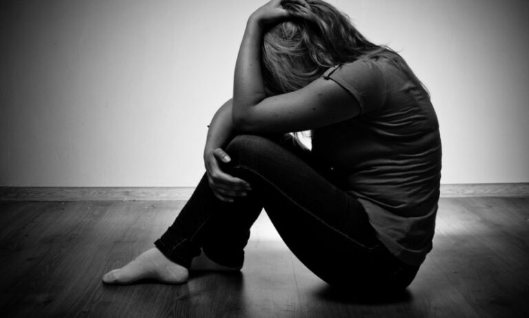 Γιατί συνεχίζει να ισχύει ο αποκλεισμός των ανασφάλιστων;