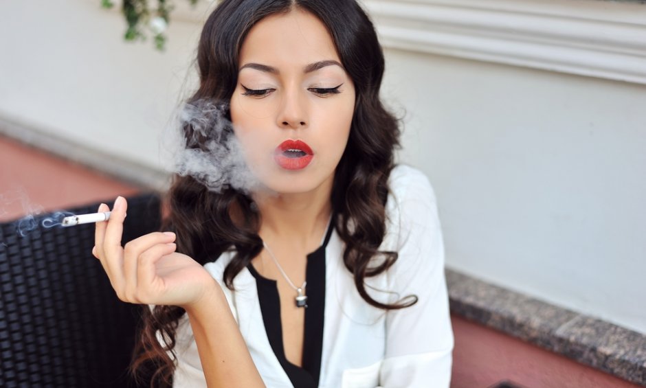 Ελλάδα: Μειώθηκαν οι καπνιστές, αυξήθηκαν οι παθητικοί καπνιστές