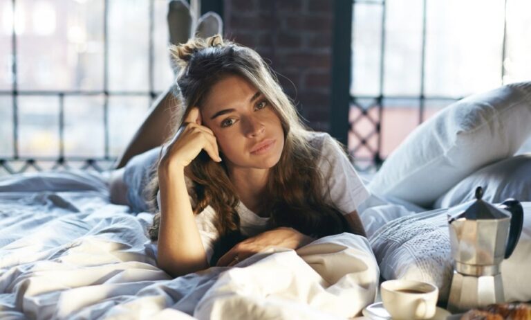 Γιατί δεν πρέπει να στηρίζεστε στους αγκώνες σας;