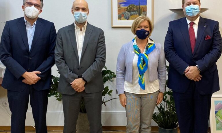 Συνάντηση του Συνδέσμου Φαρμάκων Ευρείας Xρήσης  με την αν. υπουργό Υγείας Μίνα Γκάγκα!