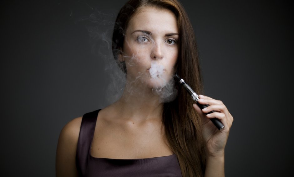 Ηλεκτρονικό τσιγάρο: Η πλειοψηφία των ατμιστών έχει διακόψει το κάπνισμα