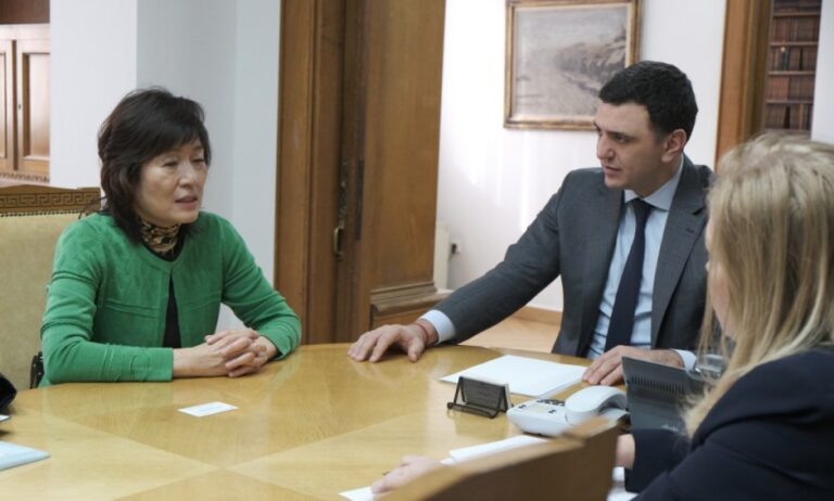 Ο νέος κοροναϊός στο επίκεντρο της συνάντησης Κικίλια με την πρέσβη της Κίνας