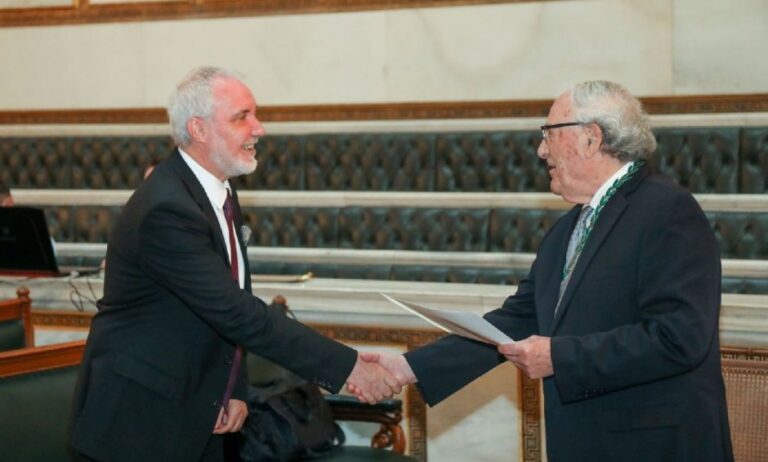 Aπονομή του βραβείου «Νικολάου Καρόλου» της Ακαδημίας Αθηνών στη Pfizer Hellas Band