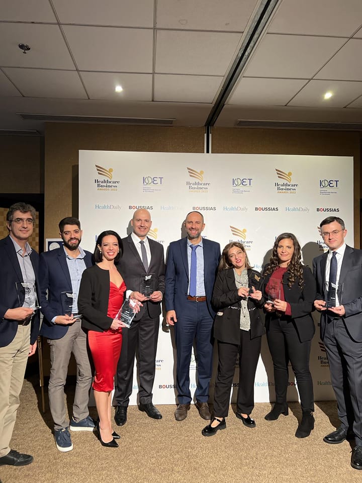 photo_1_omilos_eyroklinikis_8_diakriseis_sta_healthcare_business_awards_2022-1