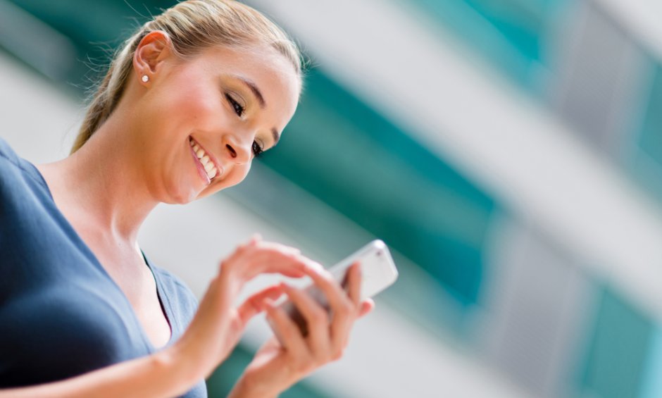 Πώς συσχετίζεται η λειτουργία των κινητών τηλεφώνων με το ρυθμό μεταβολής των κρουσμάτων COVID-19;