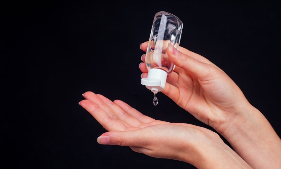 Νομοθετική παρέμβαση για την αξιοποίηση δημευμένων ή κατασχεμένων ποσοτήτων αιθυλικής αλκοόλης με σκοπό την παρασκευή αντισηπτικών