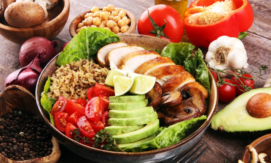 Παίζει ρόλο η διατροφή μας στην αντιμετώπιση του νέου κορονοϊού και στην COVID-19;