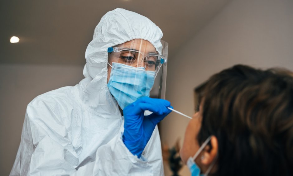 Μειώνεται το ανώτατο όριο τιμής χρέωσης για τα μοριακά tests