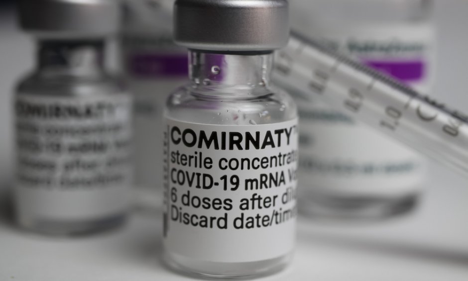 Ο EMA συνιστά την έγκριση ενισχυτικών δόσεων του Comirnaty από τα 12 έτη
