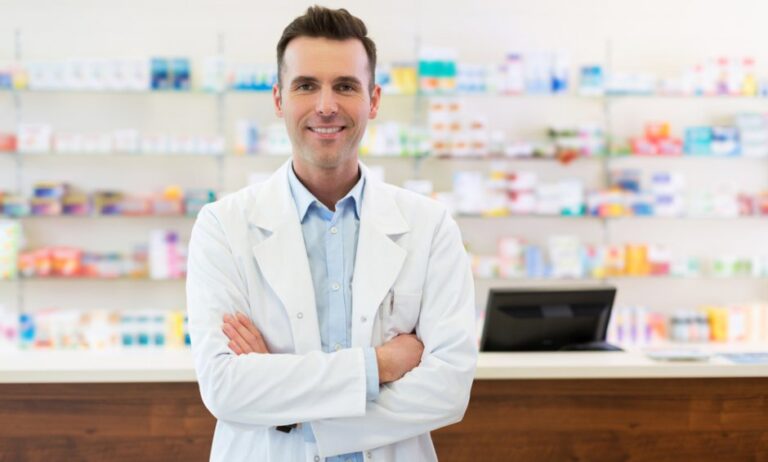 Πρωτοβάθμιες υπηρεσίες υγείας θα μπορούν να παρέχουν οι φαρμακοποιοί