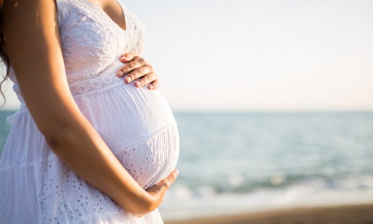 5 σημεία προστασίας για τις μέλλουσες μαμάδες το καλοκαίρι