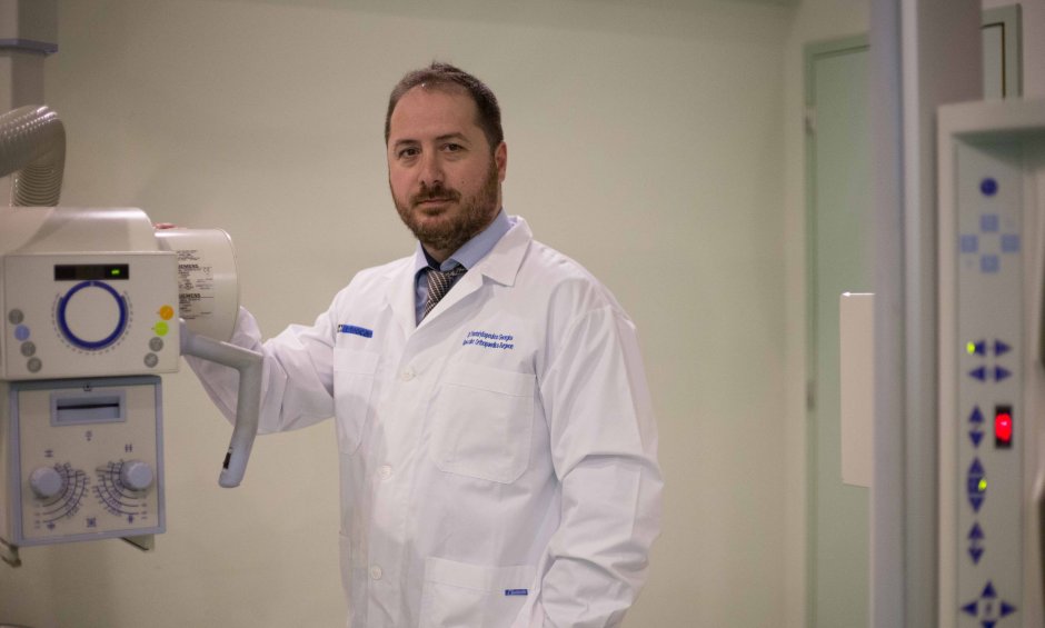 ΙΑΤΡΙΚΟ ΠΕΡΙΣΤΕΡΙΟΥ: Νέα τεχνική μειώνει το κόστος στις επεμβάσεις της σπονδυλικής στήλης