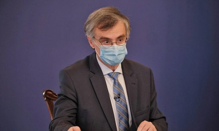 Τσιόδρας: Ο εμβολιασμός μας γλίτωσε από 8.400 θανάτους και χιλιάδες νοσηλείες