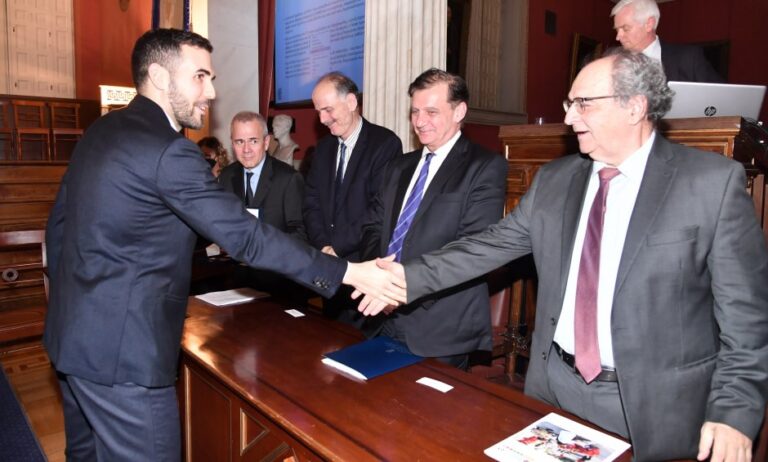 Η ELPEN βραβεύτηκε από το ΕΚΠΑ για τη στήριξη της στο τμήμα Φαρμακευτικής